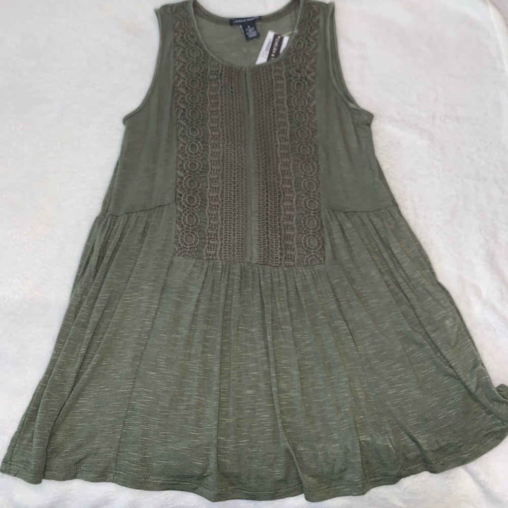 NWT Chelsea & Theodore tank